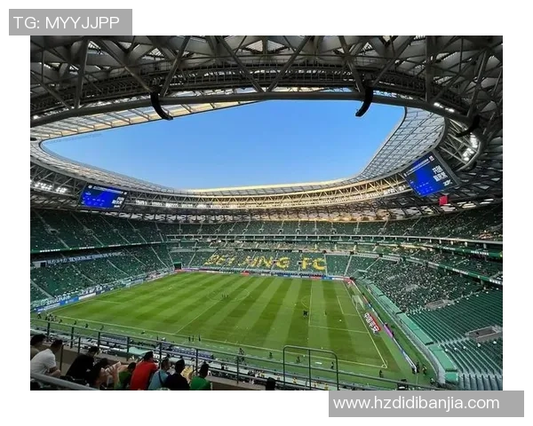 足球星神传奇:从绿茵场到荣耀巅峰的英雄之路与不朽足迹 足球星神传奇:从绿茵场到荣耀巅峰的英雄之路与不朽足迹